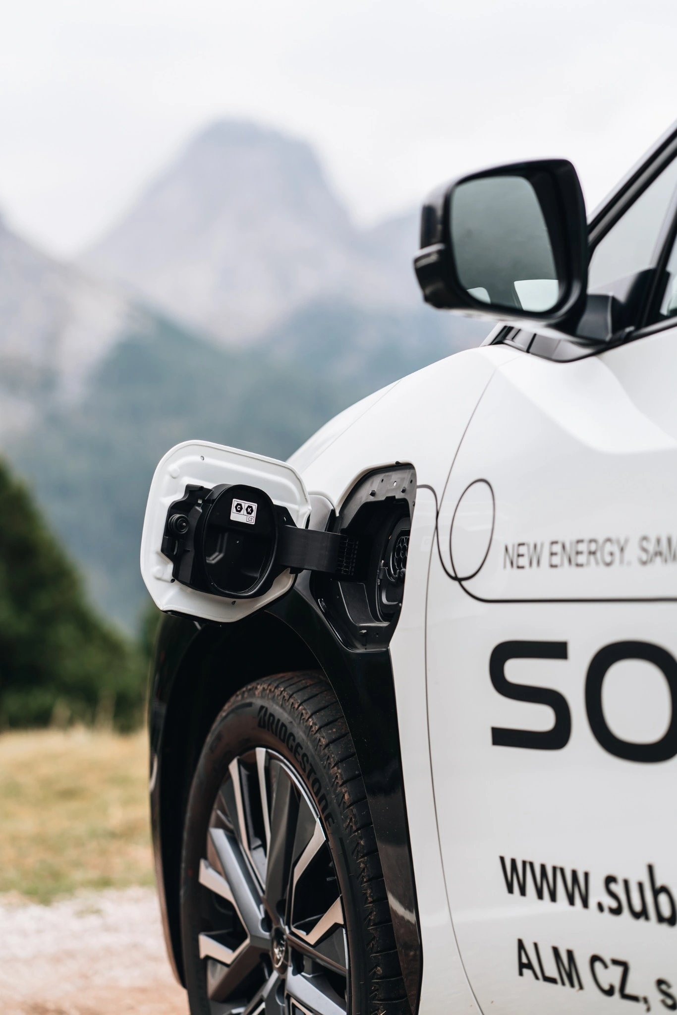 Subaru Solterra na cestě v Dolomitech